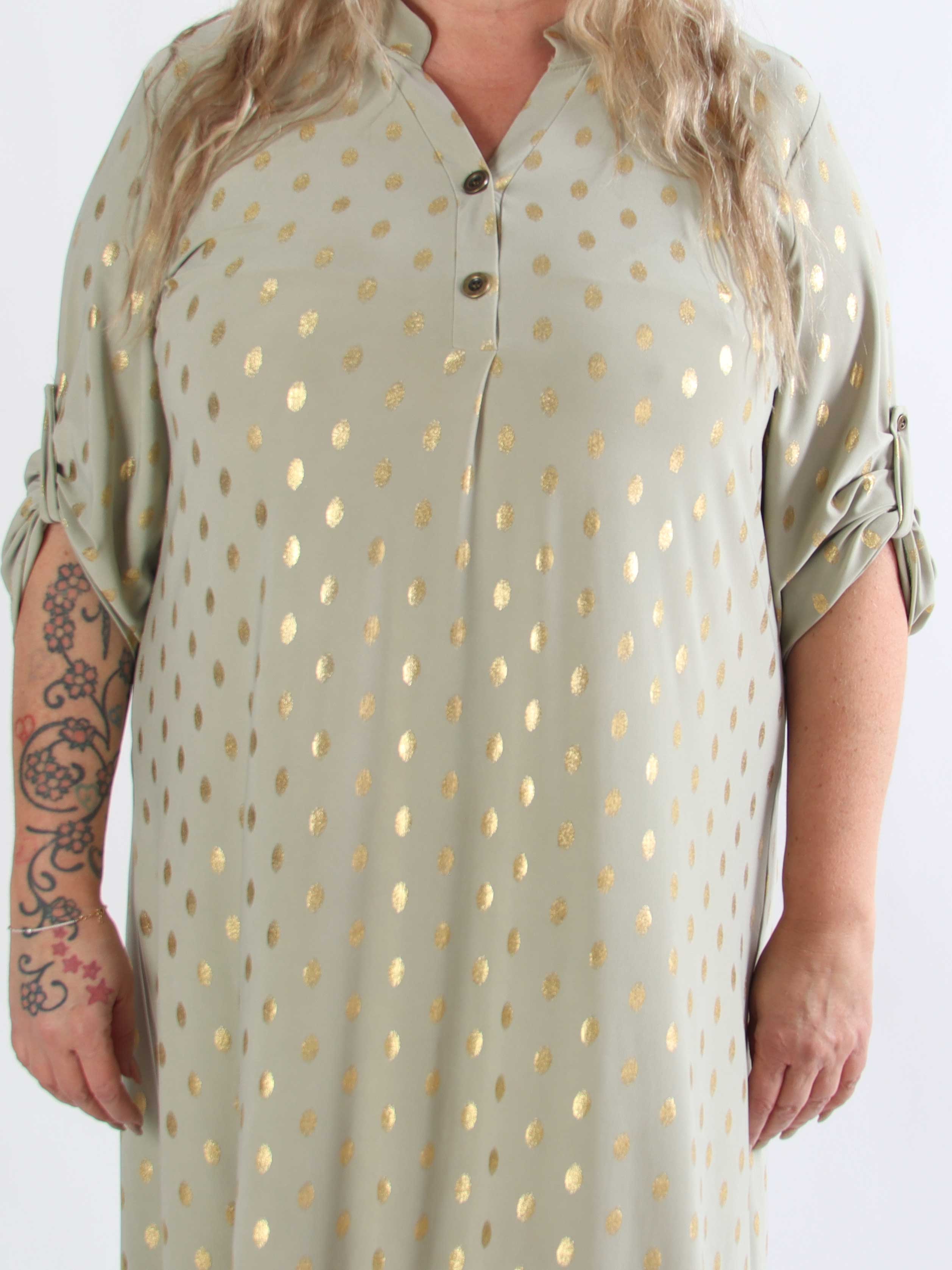 Ebba Gold Dress - Elastisk långklänning i plusstorlek med guldprickar